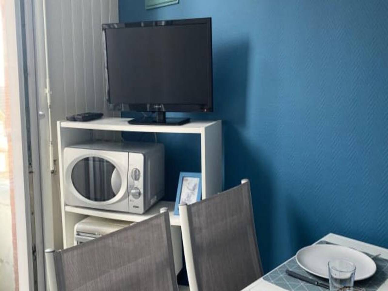 Entire apartment, Apartment in Ault with Oceanfront Balcony in Ault, Abbeville region