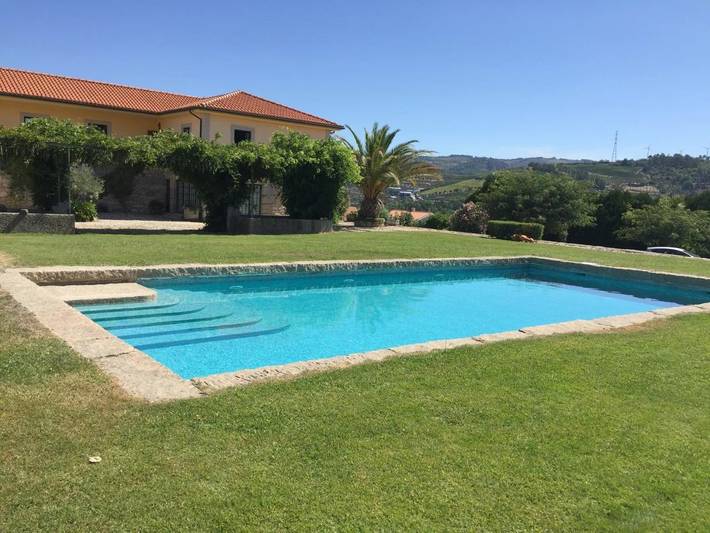 Location de vacances pour 3 personnes, avec Terrasse ainsi que Jardin et Piscine dans Tarouca