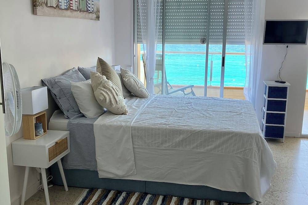 Apartamento entero, Beach Loft with fantastic view over the Mediterranean and Palamos. in Torre Valentina, Calonge