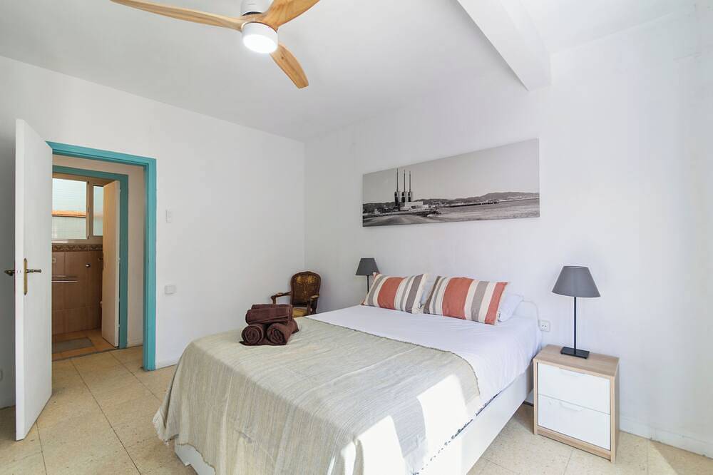 Appartement entier, 3 bedroom apartment 15' from Barcelona center and 8' walking from the beach in Sant Adrià de Besòs, Barcelonès