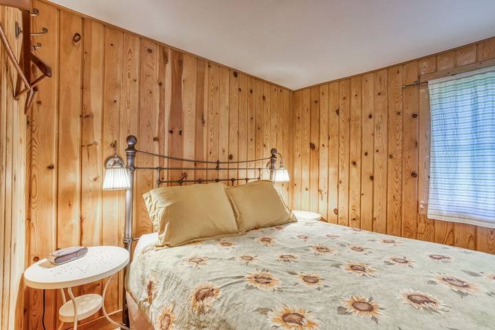 Vacation home for 3 people, with terrace and yard, with pets in Oregon Coast