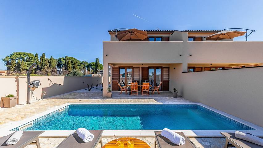 Villa für 7 Personen, mit Whirlpool und Garten sowie Terrasse und Sauna in Vodnjan