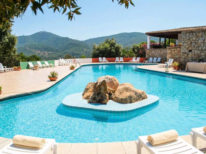 Location de vacances pour 6 personnes, avec piscine dans Sole Ruiu