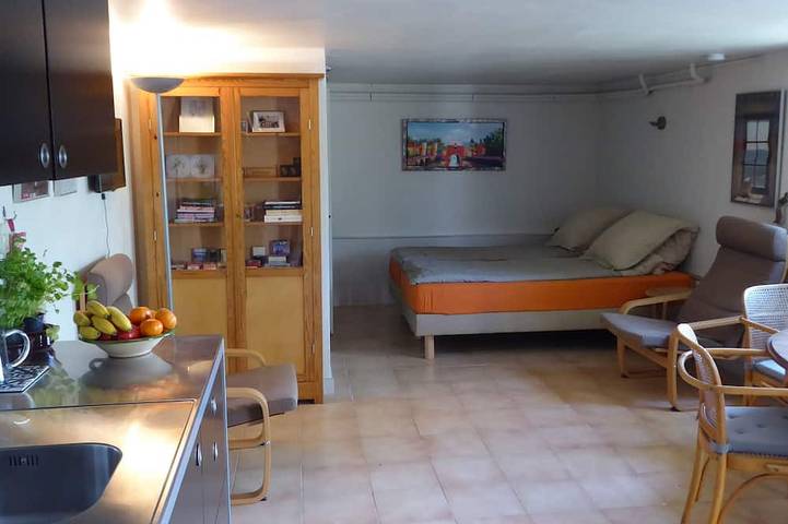 Gîte pour 2 personnes, avec terrasse ainsi que jardin et piscine à Sanilhac-Sagriès - 2