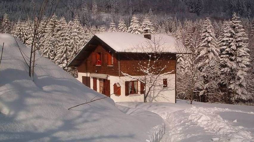 Chalet pour 6 personnes, avec jardin ainsi que terrasse et jacuzzi, animaux acceptés à Ventron
