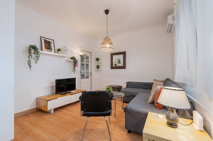 Apartamento entero, Apartamento 'El Oasis' con balcón, Wi-Fi y aire acondicionado in Casco Antiguo, Sevilla