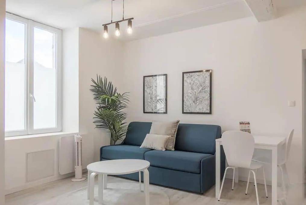 Appartement entier, One-Bedroom Apartment in Saint-Ay, Vallée de la Loire