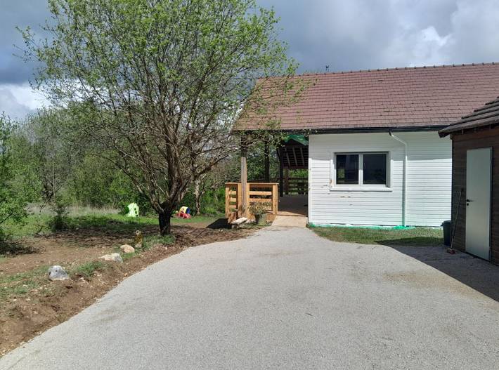 Chalet pour 6 personnes, avec terrasse et jardin dans le Jura - 2