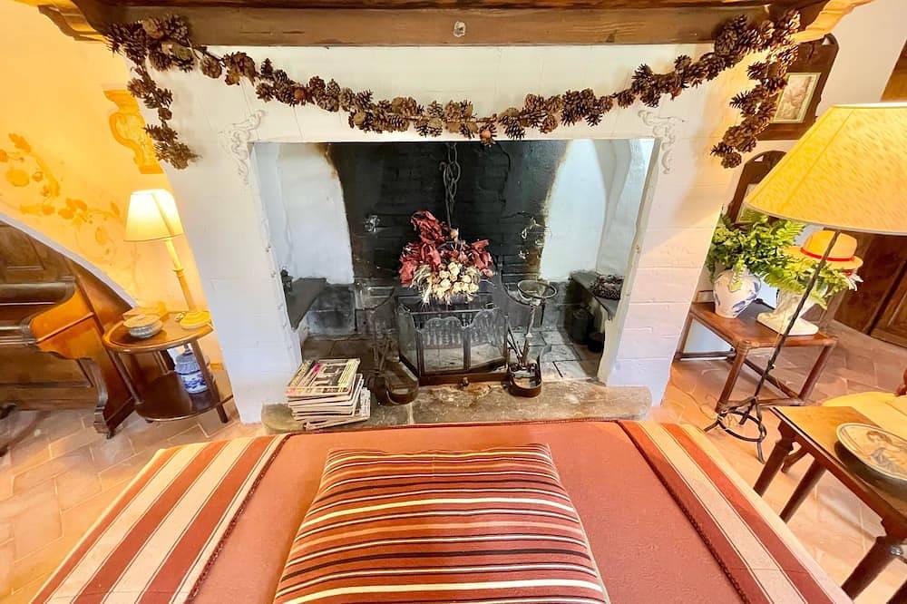 Adam House - exclusive pool - sleeps 8 - a haven in which to relax and frolic! in Spoleto, Perugia Provinz