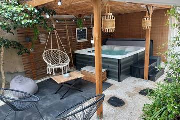 Gîte pour 10 personnes, avec terrasse et jacuzzi à Villerest