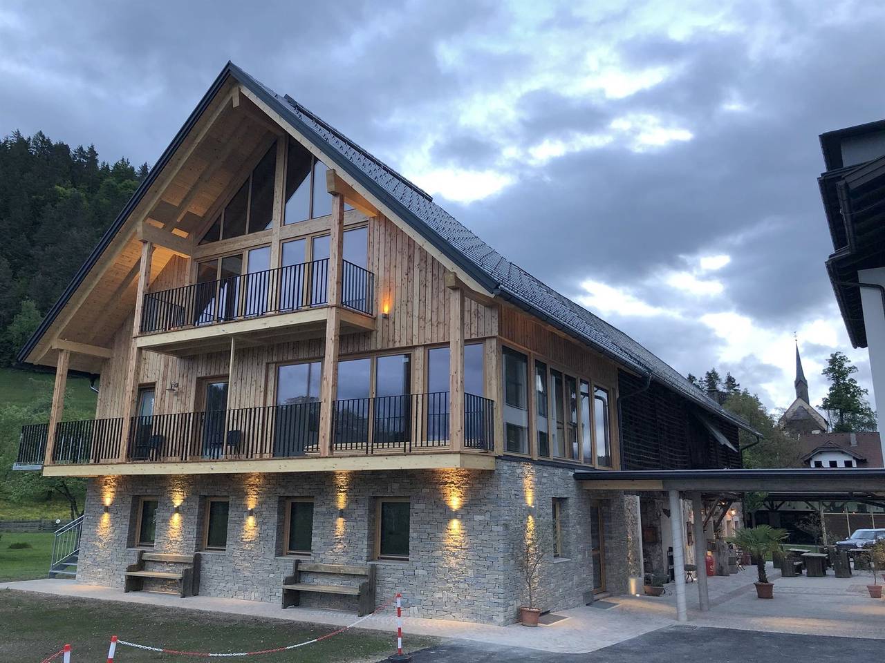 Entire holiday apartment, Ferienwohnung D im Gasthof in Karavanke in Pohorje, Finkenstein am Faaker See