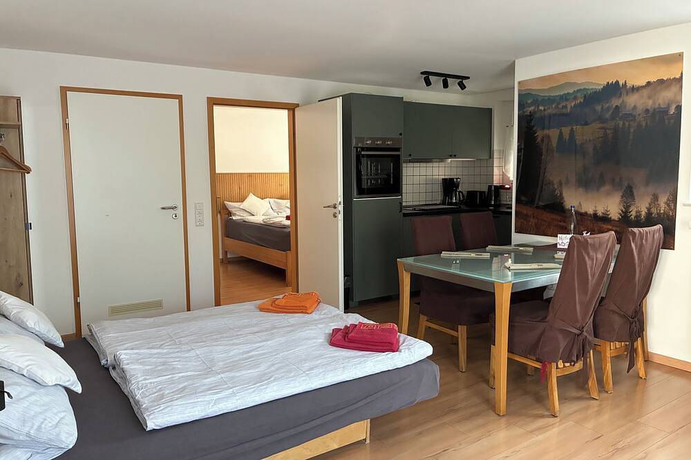 Ganze Wohnung, Ferienwohnung mit Terrasse, Grill und Garten in Neuhausen in Neuhausen, Nordschwarzwald