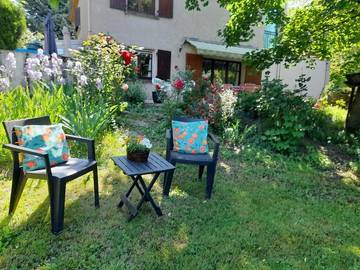 Gîte pour 4 personnes, avec terrasse et jardin à Divajeu