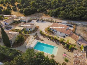 Gîte pour 4 personnes, avec piscine ainsi que jardin et terrasse à Saumane-de-Vaucluse