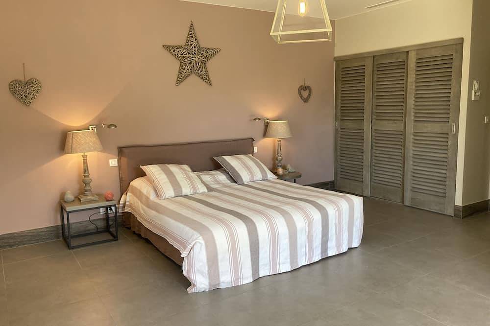 Luxueuse villa climatisée, 320m2, piscine 15m, au calme, confort haut standing in Roquefort-les-Pins, Côte méditerranéenne (France)