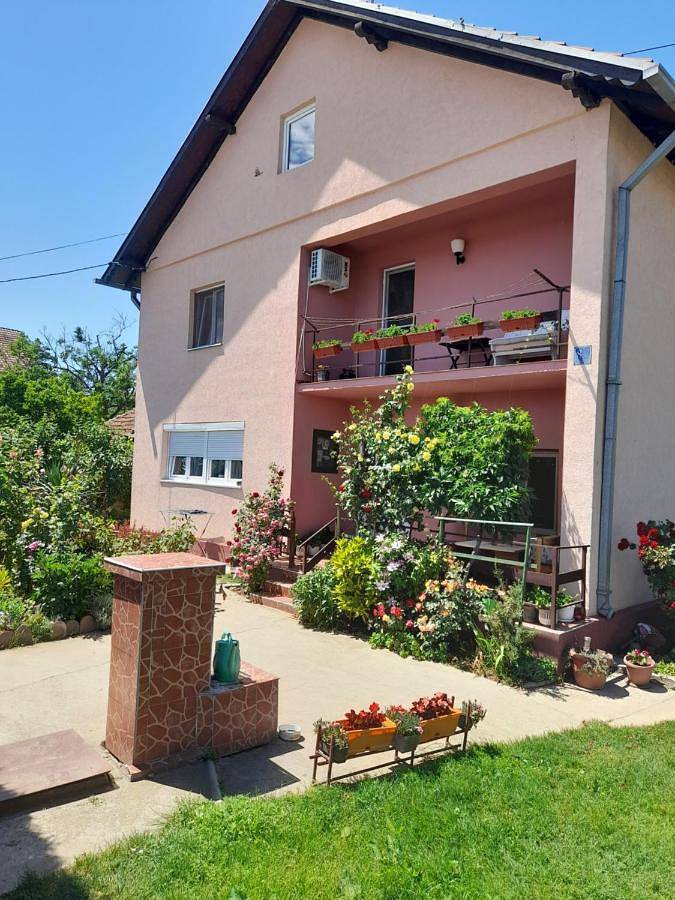 Appartement de vacances pour 3 personnes, avec vue et jardin