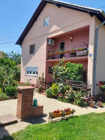 Gîte pour 3 personnes, avec vue et jardin à Kladovo