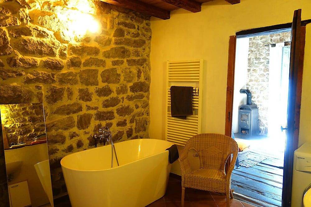 Appartement entier, Gîte au pied du Massif du Tanargue, Ardèche in Laboule, Parc naturel régional des Monts d'Ardèche