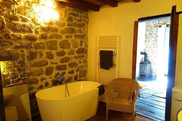 Gîte pour 4 personnes, avec jacuzzi ainsi que jardin et balcon, animaux acceptés à Laboule - 4