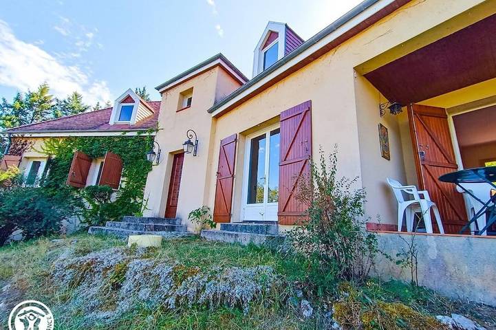 Location de vacances pour 8 personnes, avec jardin à Douelle (Lot)