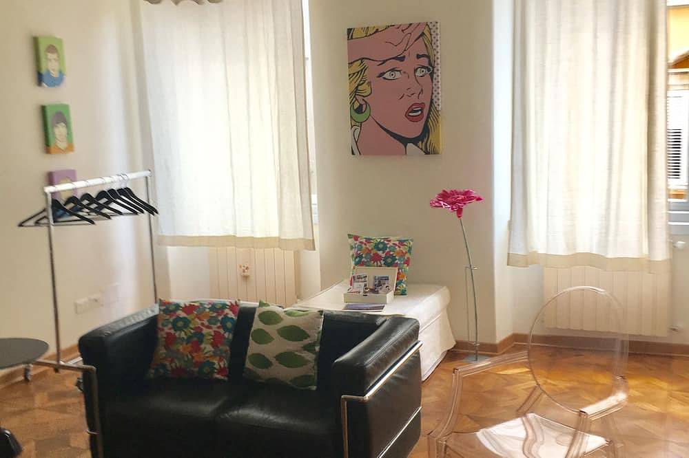 Ganze Wohnung, Luxuswohnung in einer Fußgängerzone. Kinos und eine Ecke der Geschichte. in Triest, Karst