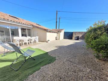 Gîte pour 8 personnes, avec terrasse et jardin à Pommiers