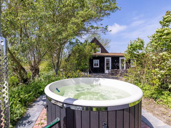 Ferienhaus für 16 Personen, mit Whirlpool und Terrasse sowie Garten in Friesland - 3