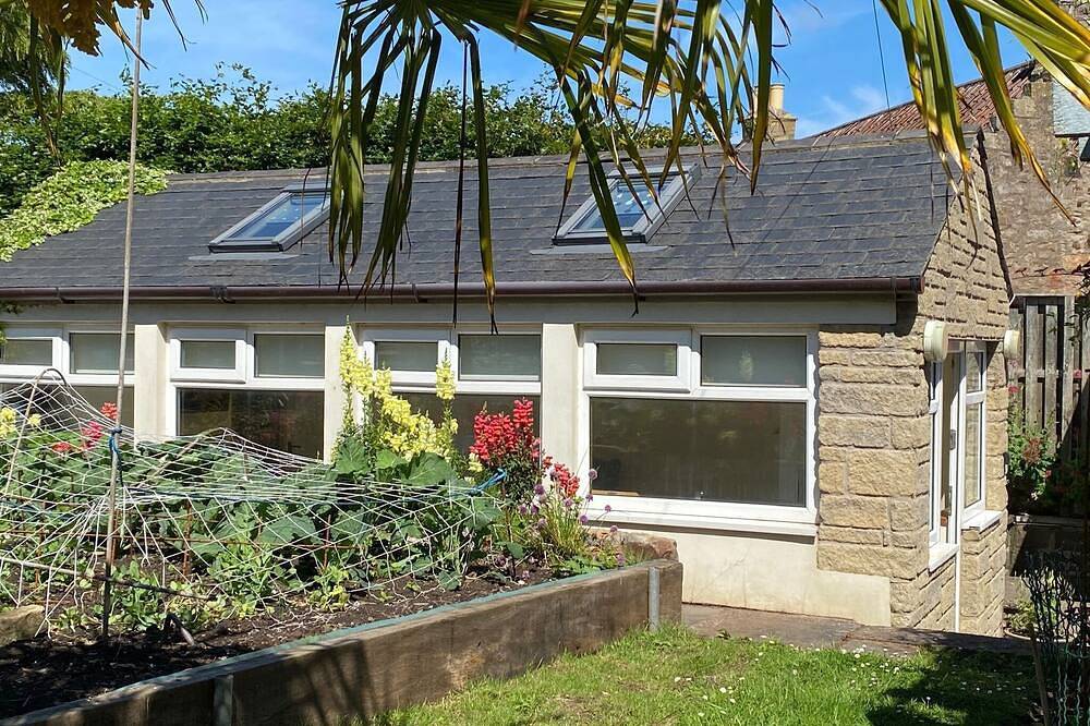 Geheel appartement, Peaceful studio, quirky and unique in a large garden. near beaches,golf courses. in Regio Fife