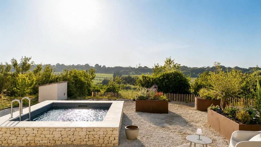 Location de vacances pour 2 personnes, avec piscine ainsi que terrasse et vue à Estézargues - 4