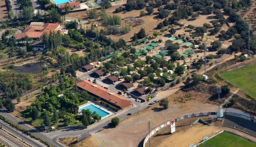 Parque de vacaciones para 6 personas, con terraza en Extremadura - 3