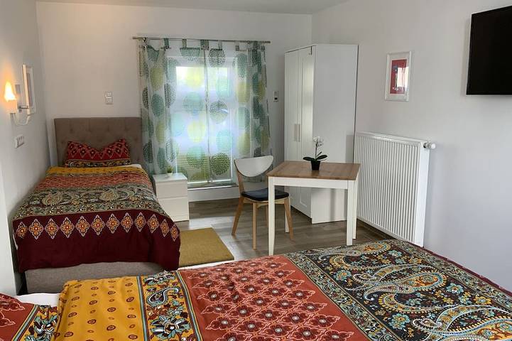 Room for fitters 18sqm two box-spring beds 100x200 and 90x200 in Weiterstadt, Hesse du Sud