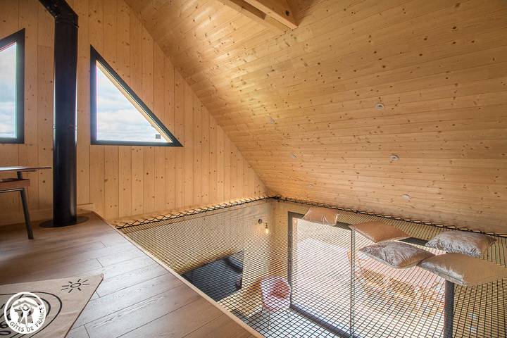 Gîte pour 7 personnes, avec sauna et vue ainsi que terrasse et jardin à Chambon-sur-Lac - 3