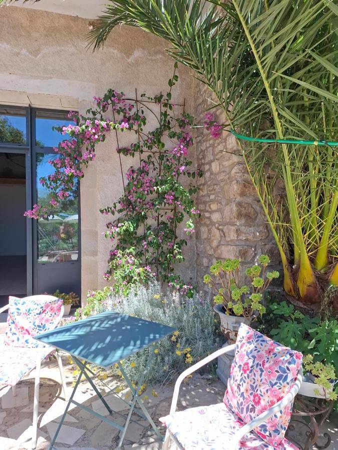 Location de vacances pour 2 personnes, avec terrasse ainsi que piscine et jardin à La Tour-sur-Orb - 2