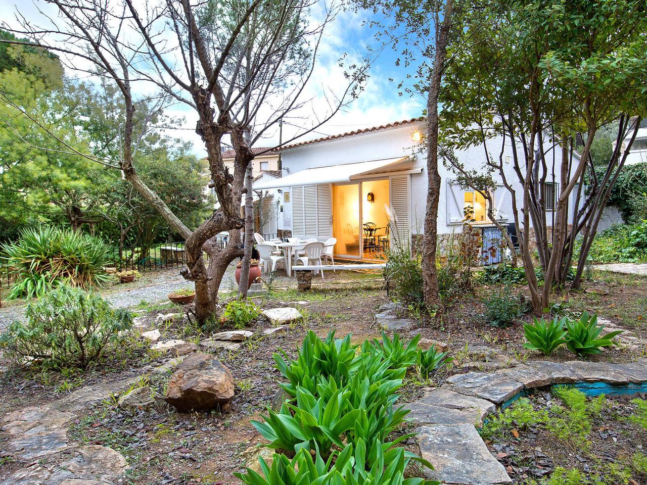 Apartamento entero, Bungaló básico en Llafranc, Wi-Fi, se admiten mascotas in Llafranch, Palafrugell