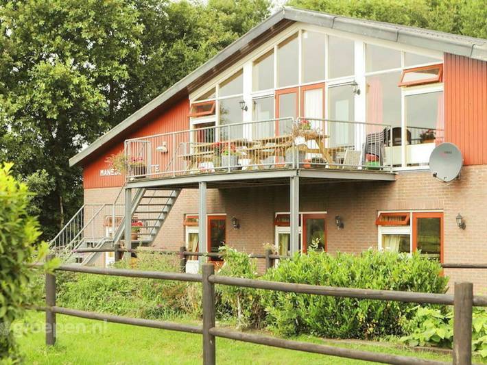 Villa voor 30 personen, met terras en tuin, kindvriendelijk in Drenthe