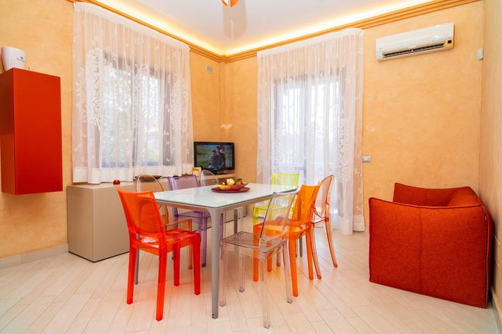 Hel lejlighed, Apartment 'Casa Recanati' with Private Terrace and Air Conditioning in Recanati på Sicilien, Giardini-Naxos
