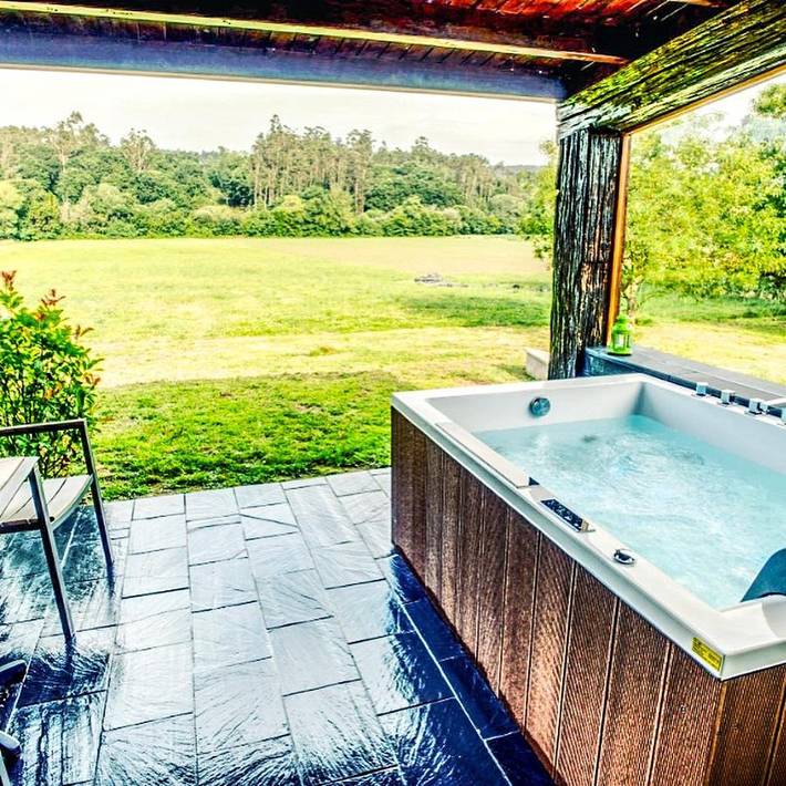 Apartahotel para 4 personas, con Balcón y Jacuzzi además de Terraza y Jardín en Galicia