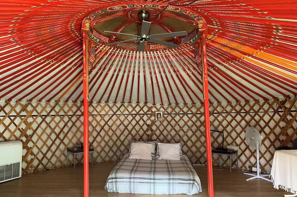 Charming yurt in a natural park in Fuencarral-El Pardo, Madrid
