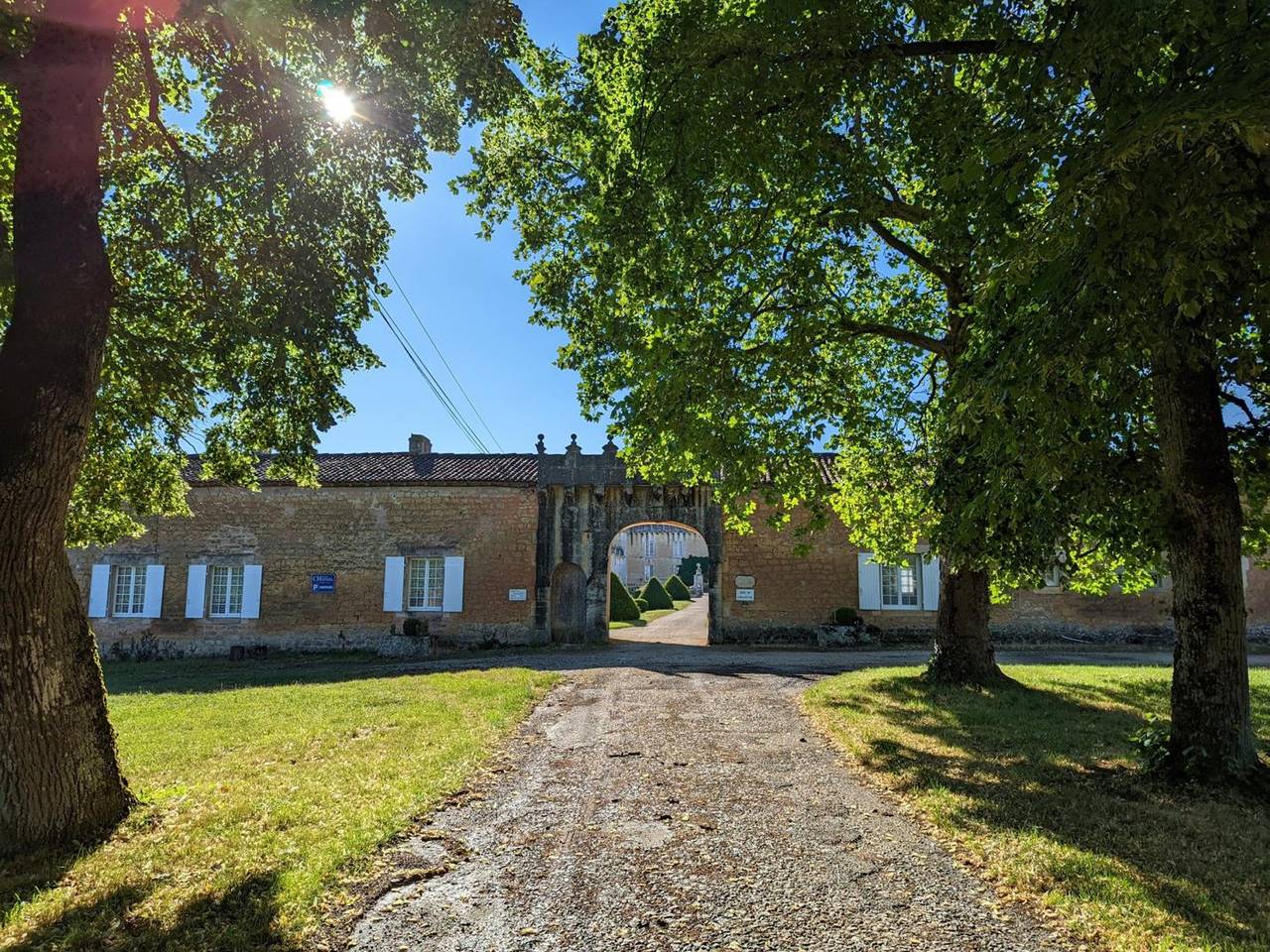 Charmantes Demeure au Château: 7 Hectares, 3 Chambres, Visite Historique, Proche Cognac in Cherves-Richemont, Charente