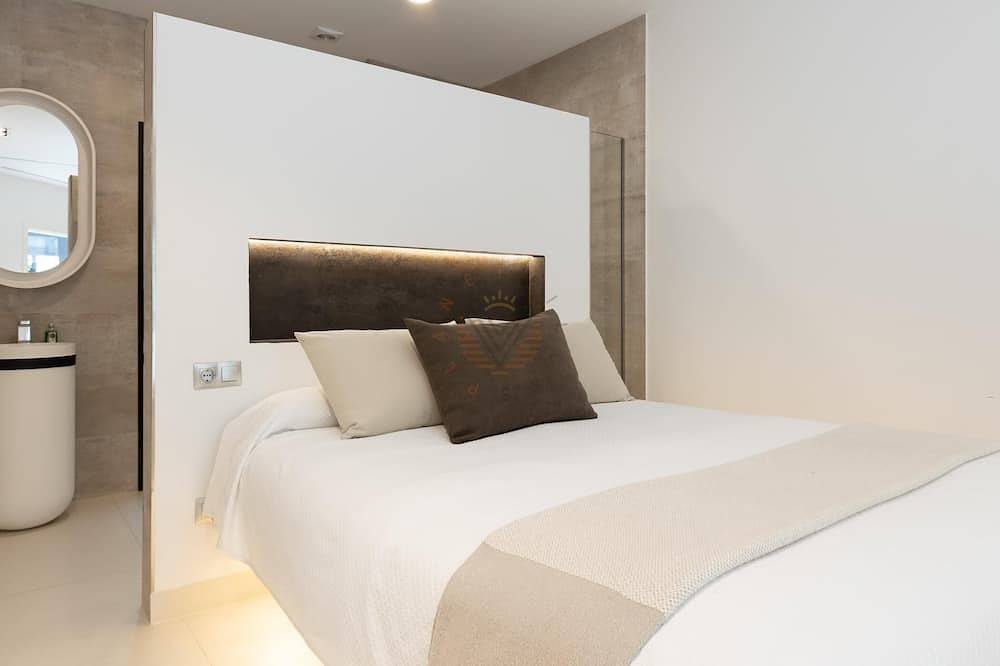 Montblau, luxury holiday villa in Búger, Majorca Center