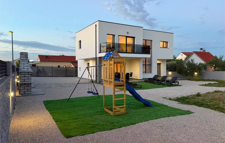 Gemütliche 2-Zimmer-Wohnung mit Terrasse in der Nähe des Flusses Krka und des Prokljansko-Sees in Raslina, Šibenik-Knin