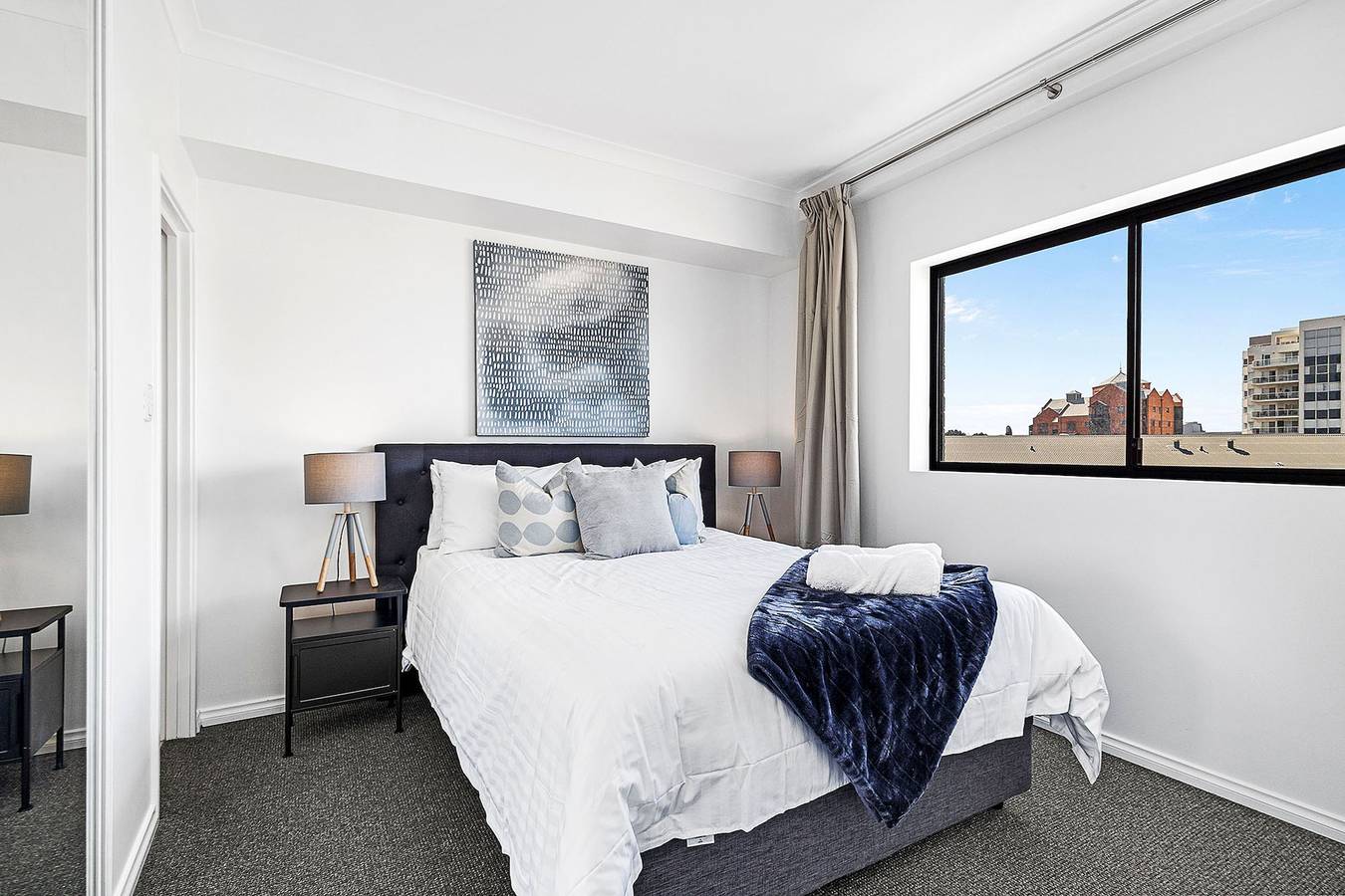 Entire apartment, Modern 2Br | Pool, Gym, Parking in East Perth, Perth