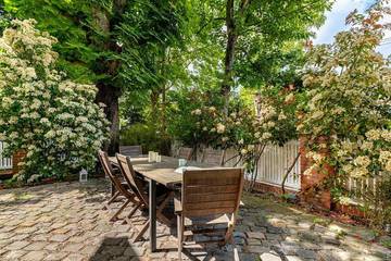 Location de vacances pour 38 personnes, avec vue et jardin à Meudon