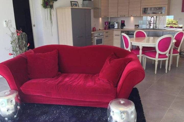 Gîte pour 4 personnes, avec jardin et balcon à Fleury-la-Rivière