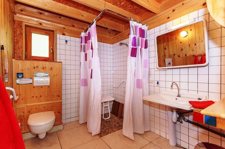 Gîte pour 7 personnes, avec jardin et jacuzzi ainsi que sauna et balcon, animaux acceptés à Saint-Bernard - 4