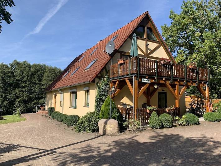 Ferienhaus für 4 Personen, mit Balkon und Terrasse sowie Garten in Zislow