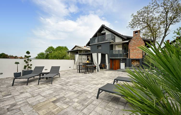 Ferienhaus für 6 Personen, mit Terrasse und Sauna sowie Whirlpool und Garten