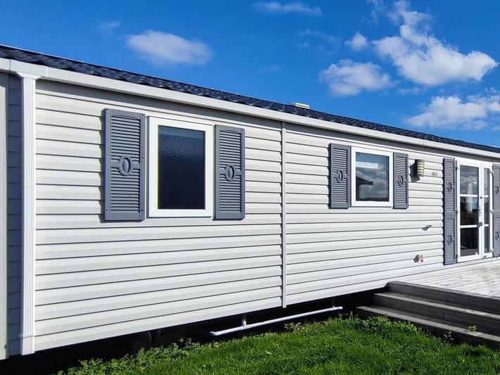 Flower Camping Omaha Beach - Mobilheim 6 personen - Premium-Mobilheim 38 m² (2 Schlafzimmer) + Terrasse – Meerblick, 4–6 Personen in Omaha Beach, Vierville-sur-Mer