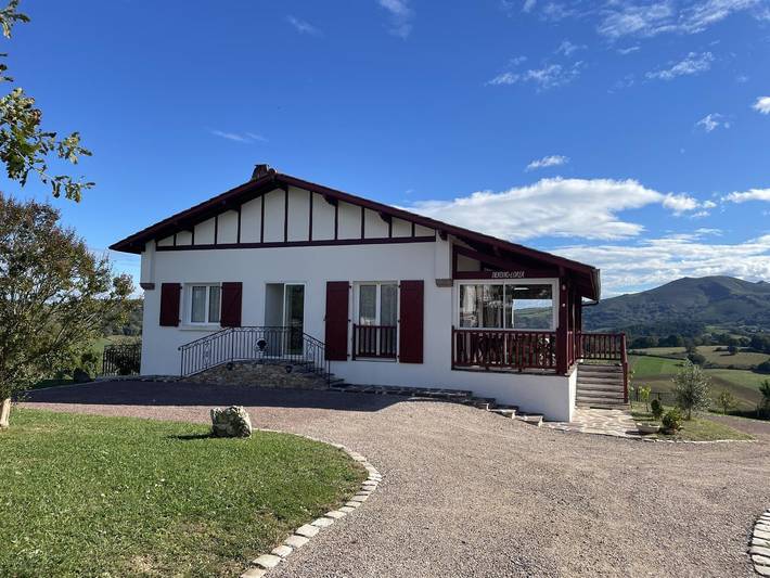 Gîte pour 4 personnes, avec jardin et terrasse à Sare