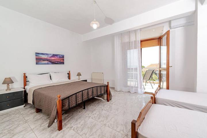 Gîte pour 6 personnes, avec terrasse ainsi que jardin et vue dans Portes - 4